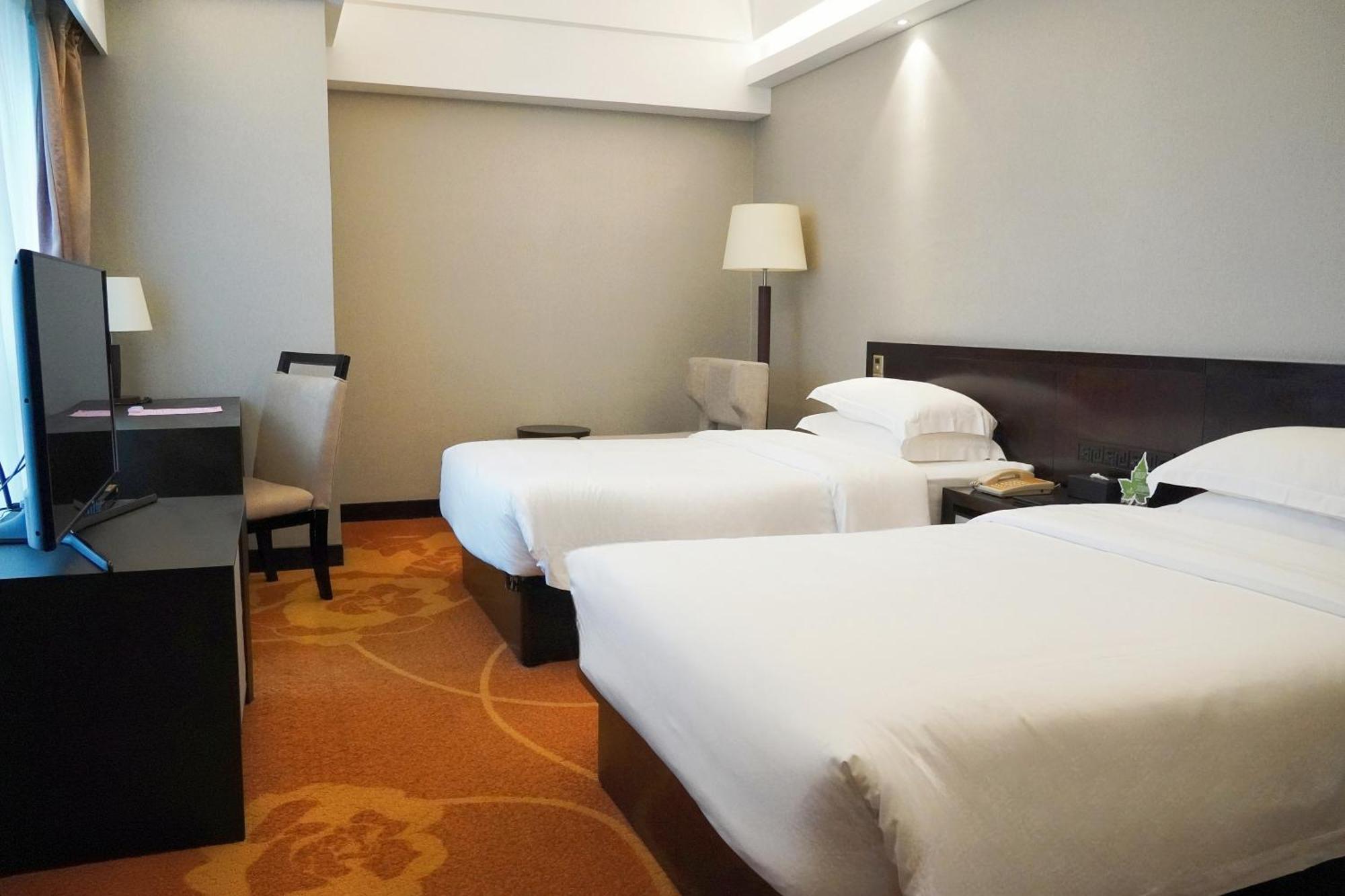 โรงแรมแลนด์มาร์ค อินเตอร์เนชั่นแนล โรงแรม